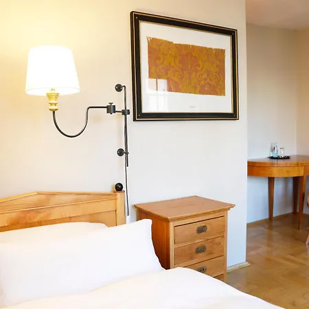 Gaestehaus Im Fluesterbogen Hotel *
